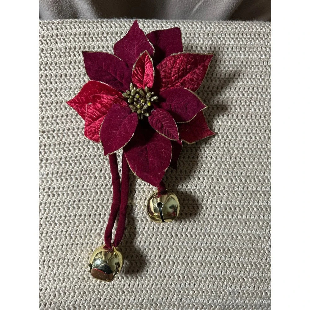 N/A holiday poinsettia